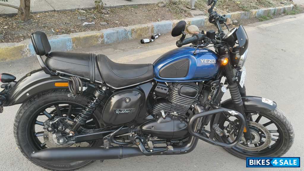 Yezdi Roadster Dark Yezdi Roadster Dark