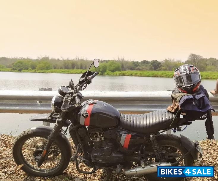 Bold Black Yezdi Scrambler Single Tone