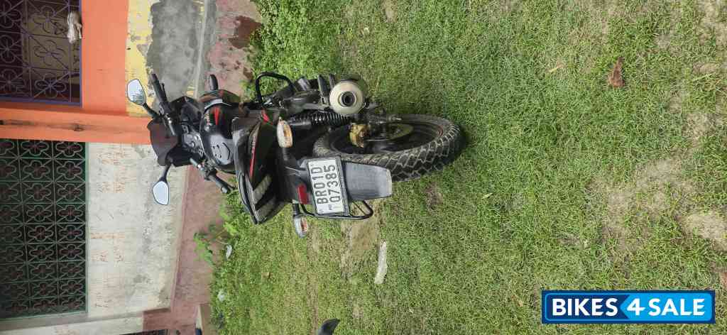 Black Bajaj Pulsar 220 DTSFi