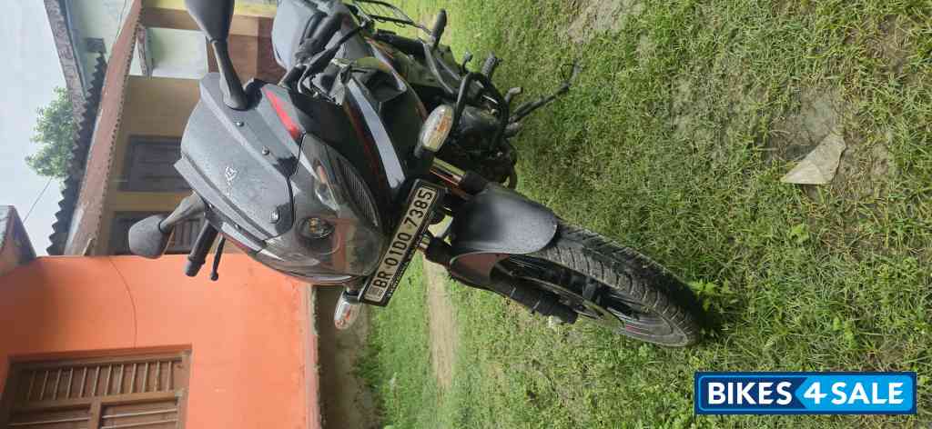Black Bajaj Pulsar 220 DTSFi