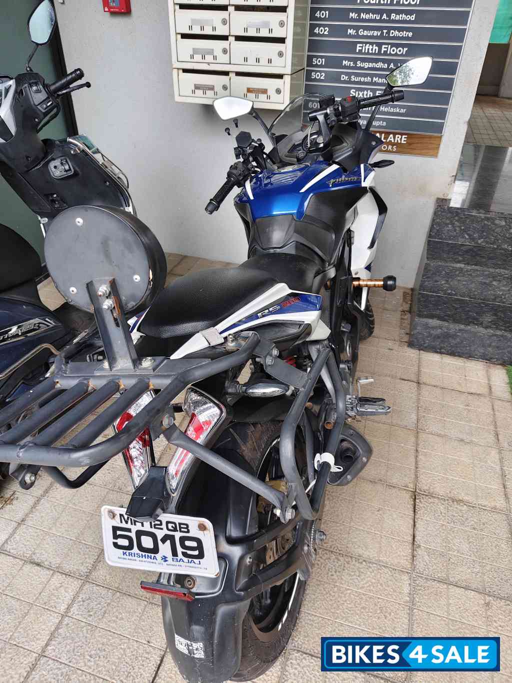Bajaj Pulsar RS 200