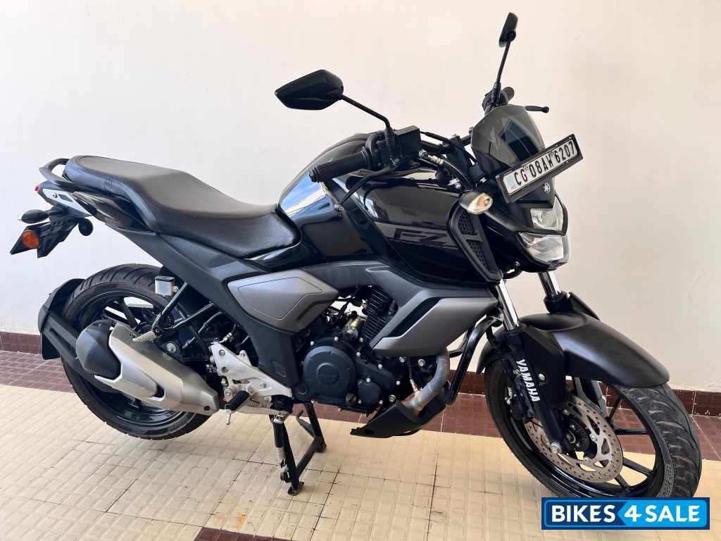 Metallic Black Yamaha FZ FI V3 BS6 Metallic Black Yamaha FZ FI V3 BS6