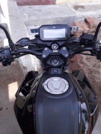 Black TVS Raider 125