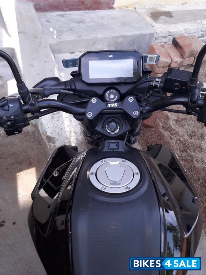 Black TVS Raider 125