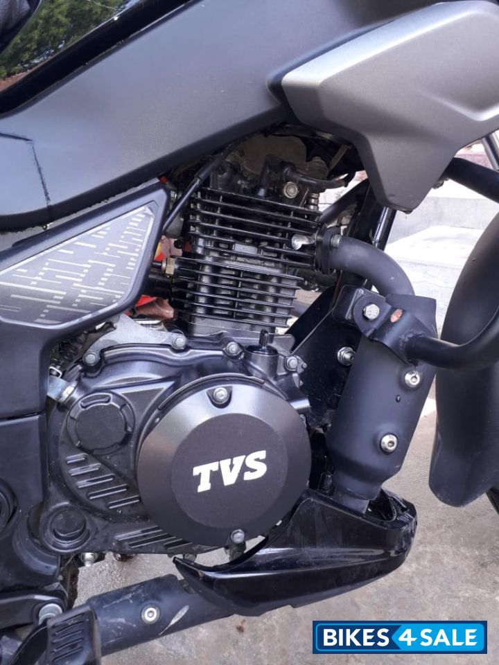 Black TVS Raider 125