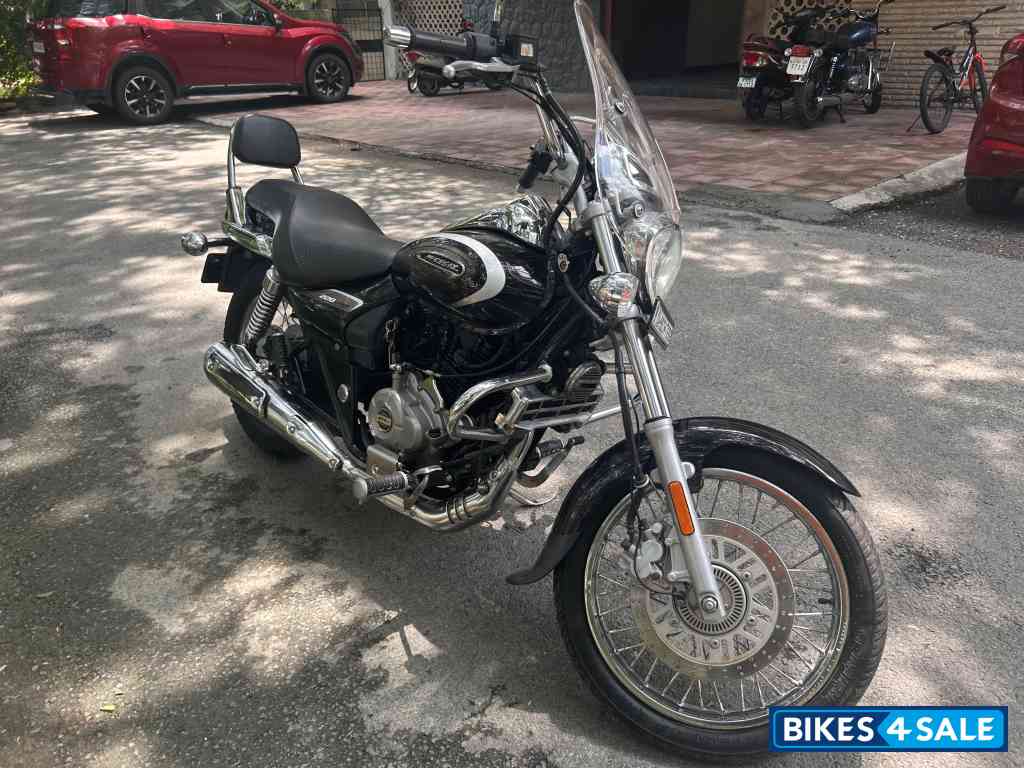 Black Bajaj Avenger Street 220