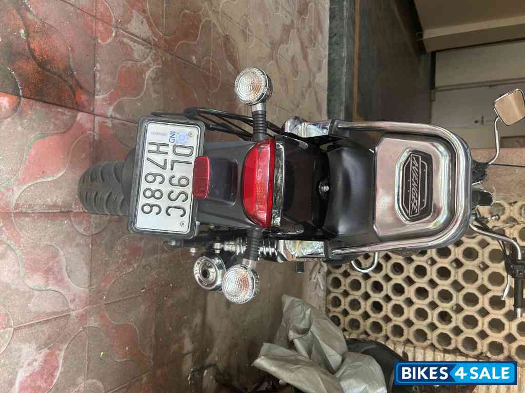 Black Bajaj Avenger Street 220 Black Bajaj Avenger Street 220