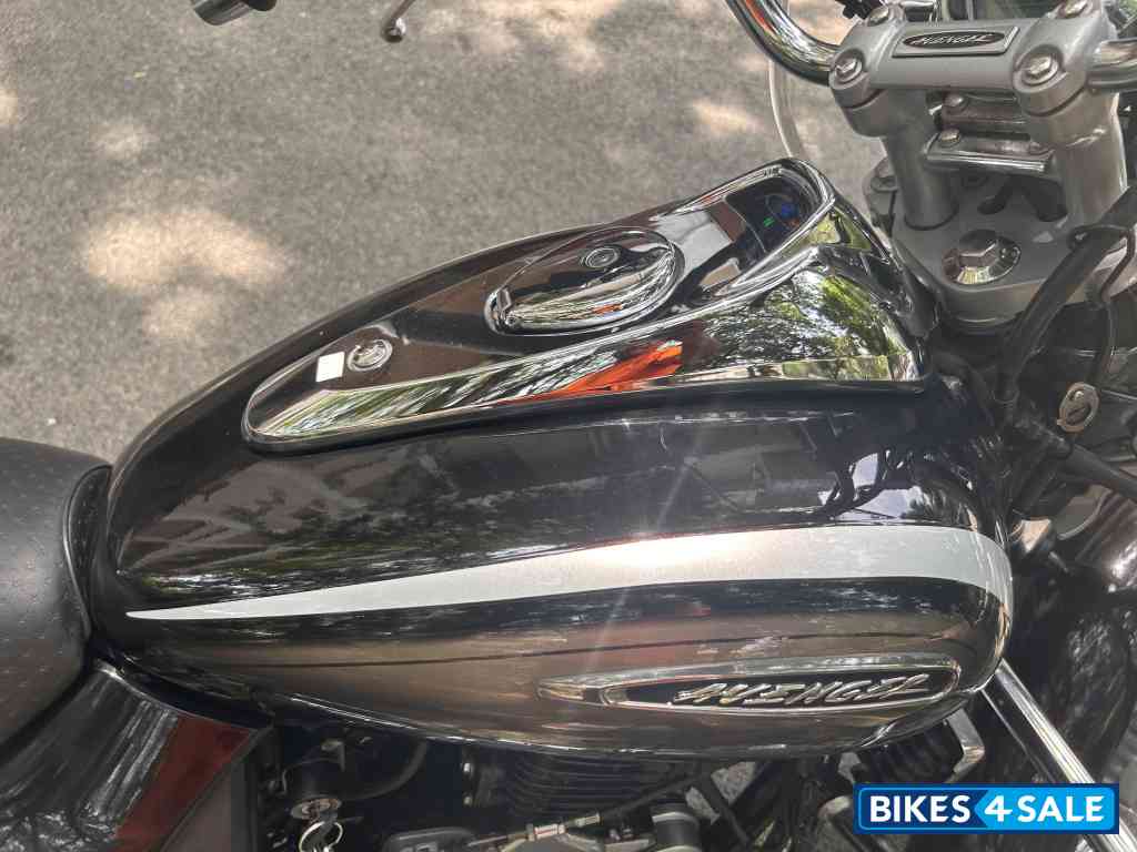 Black Bajaj Avenger Street 220 Black Bajaj Avenger Street 220