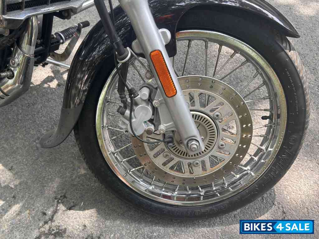 Black Bajaj Avenger Street 220 Black Bajaj Avenger Street 220