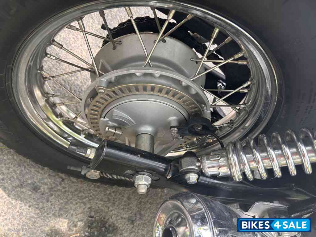 Black Bajaj Avenger Street 220 Black Bajaj Avenger Street 220