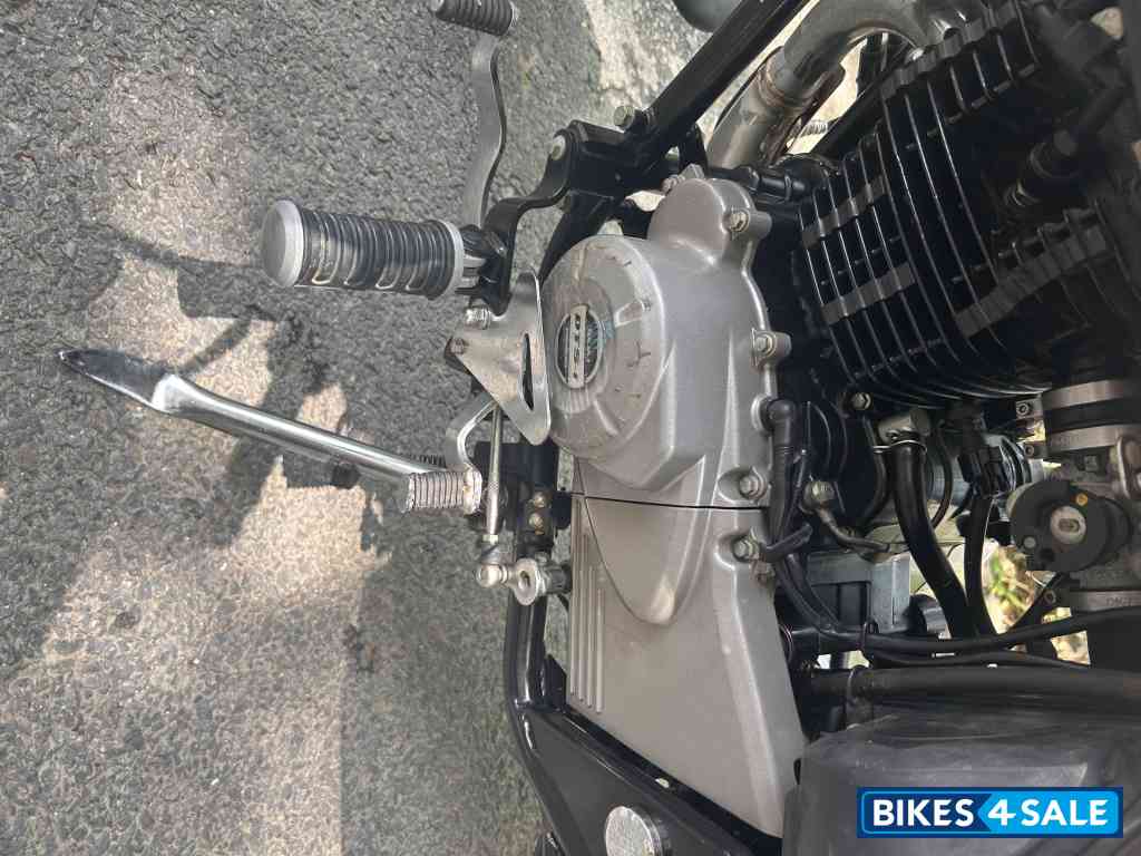 Black Bajaj Avenger Street 220 Black Bajaj Avenger Street 220