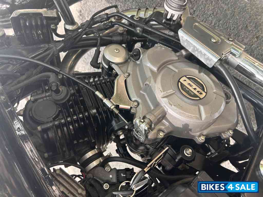 Black Bajaj Avenger Street 220 Black Bajaj Avenger Street 220