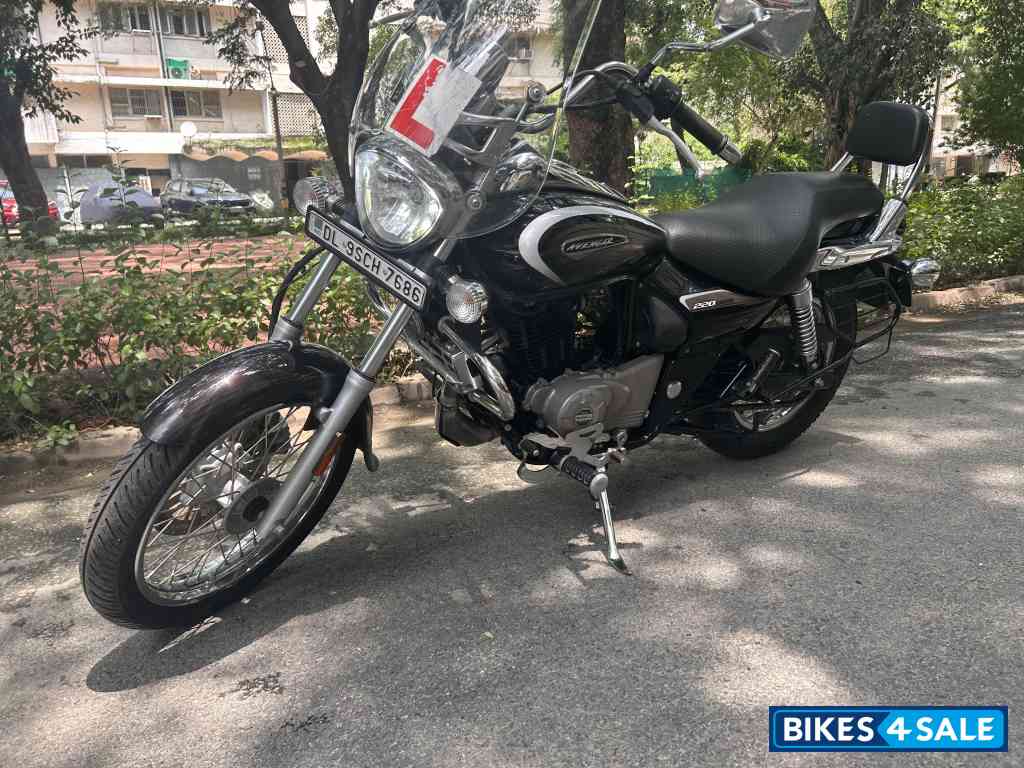 Black Bajaj Avenger Street 220 Black Bajaj Avenger Street 220