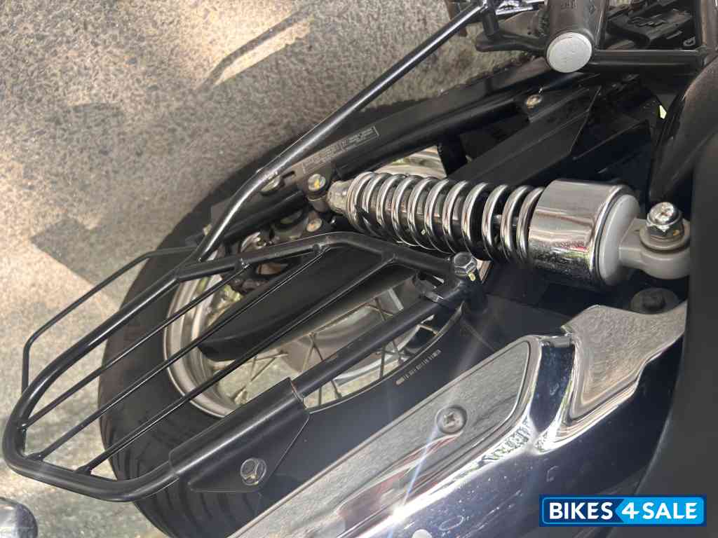 Black Bajaj Avenger Street 220 Black Bajaj Avenger Street 220