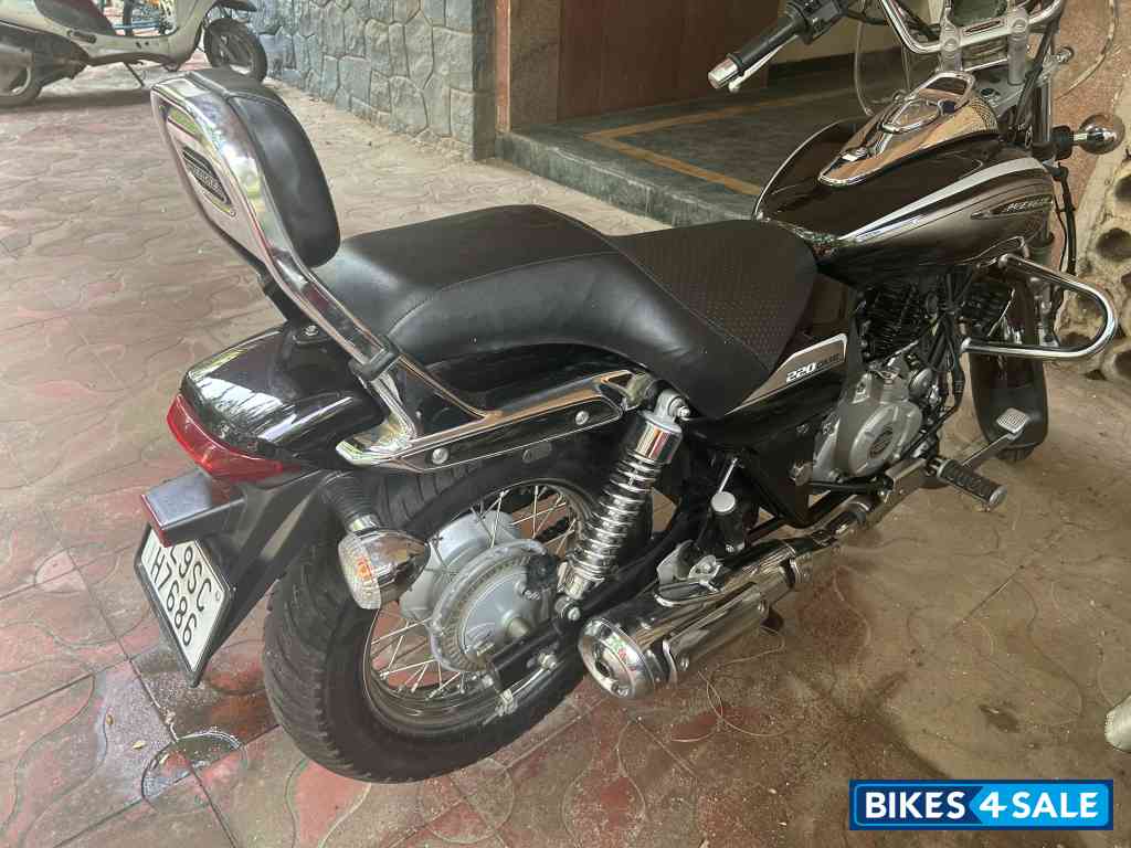 Black Bajaj Avenger Street 220 Black Bajaj Avenger Street 220