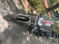 Black Bajaj Avenger Street 220