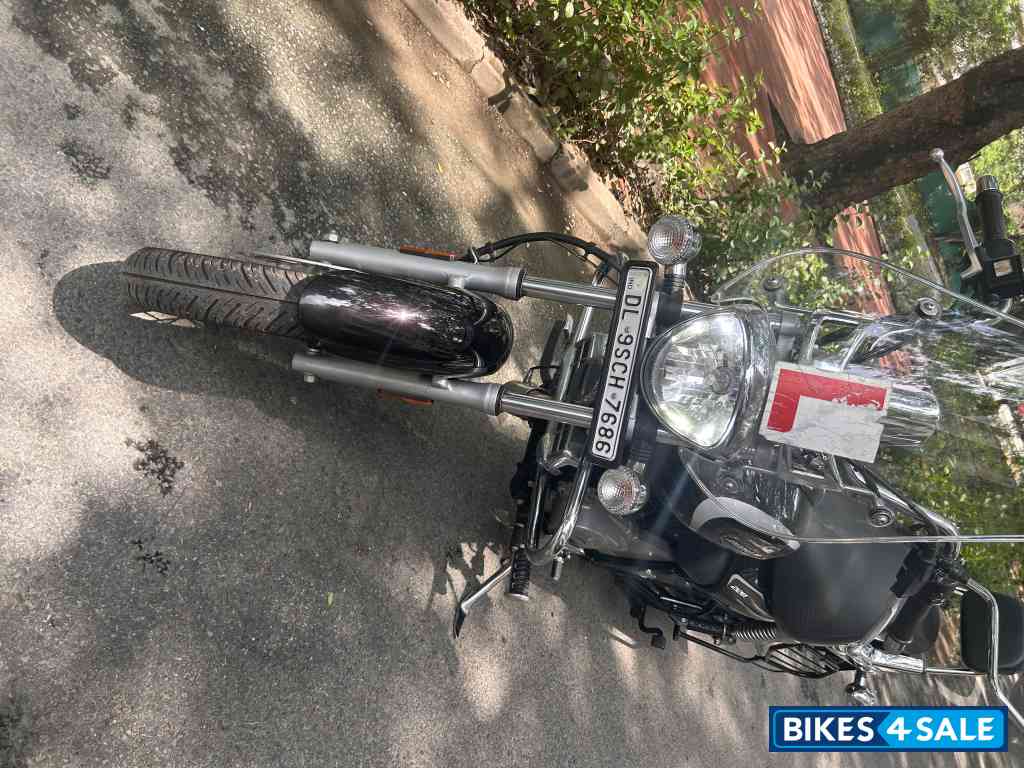 Black Bajaj Avenger Street 220 Black Bajaj Avenger Street 220