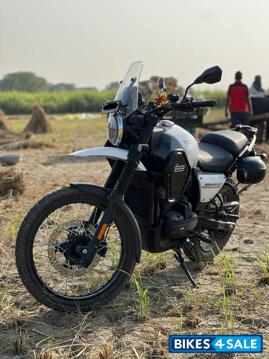 White Yezdi Adventure Gloss 2024