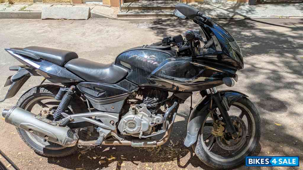 Bajaj Pulsar 220F