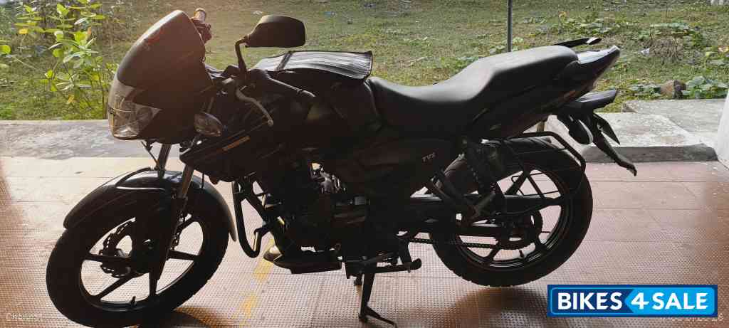 Black TVS Apache RTR 160