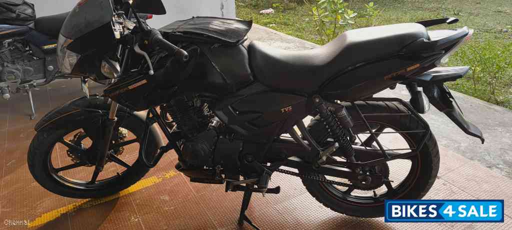 Black TVS Apache RTR 160