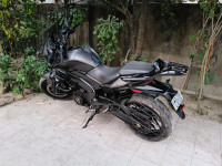 Black Bajaj Dominar 400