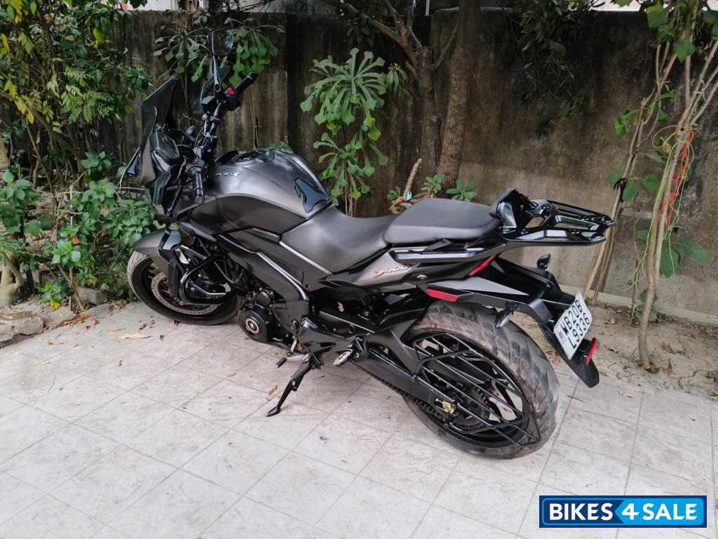 Black Bajaj Dominar 400