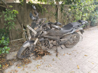 Black Bajaj Dominar 400