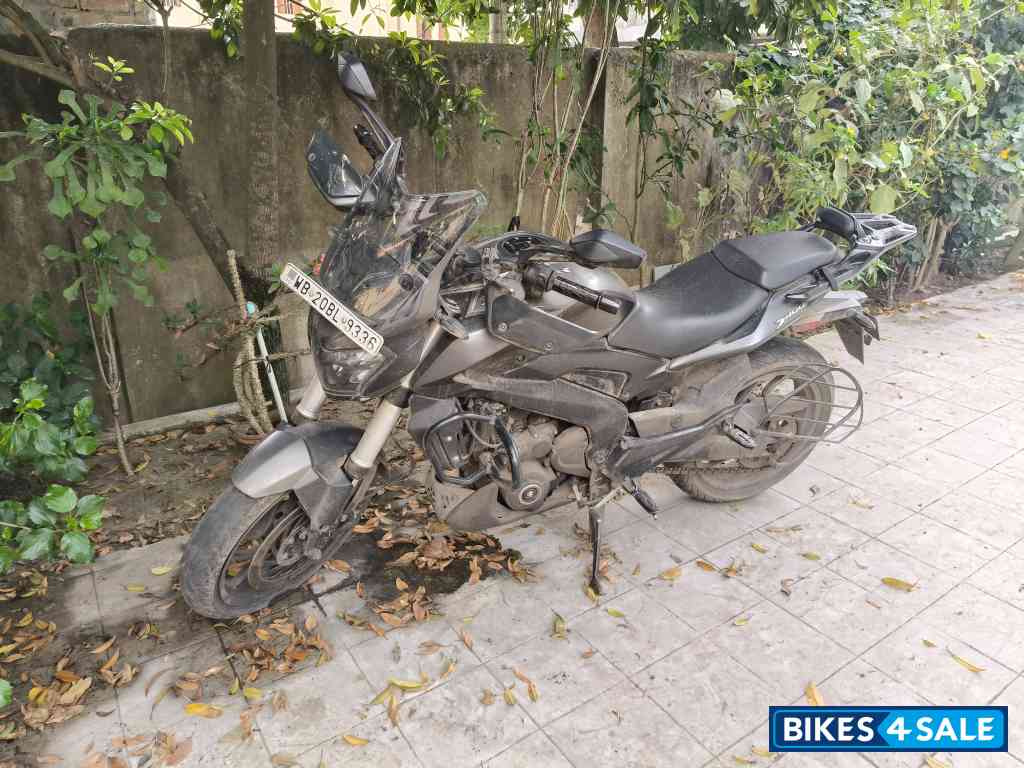 Black Bajaj Dominar 400