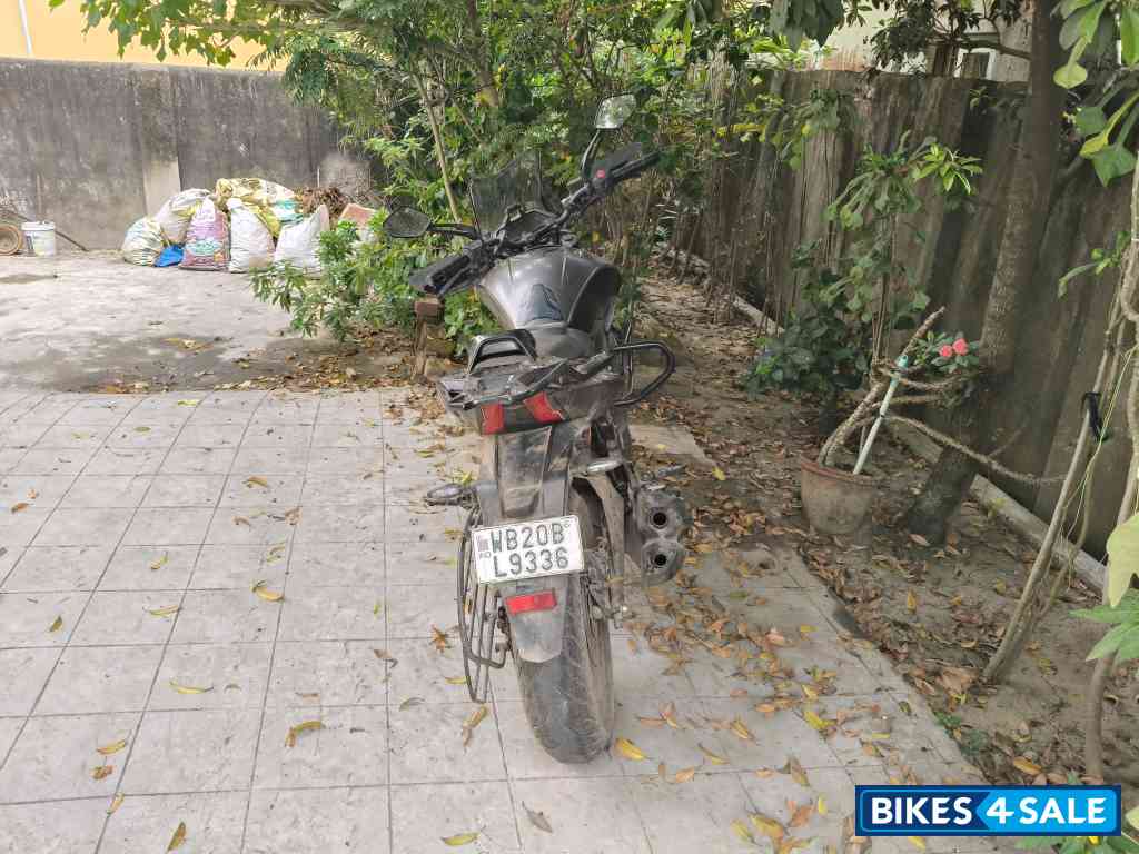 Black Bajaj Dominar 400