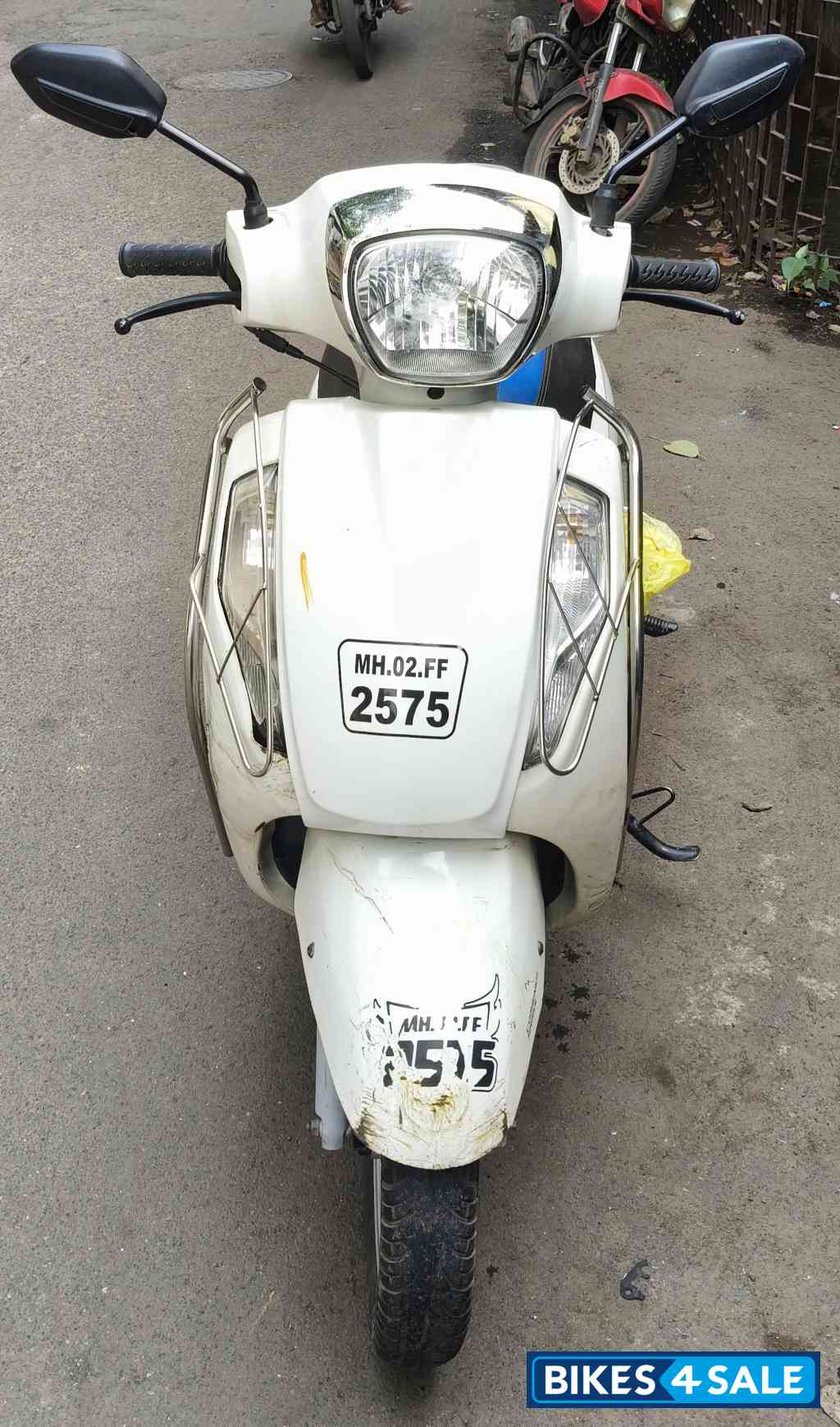 White Suzuki Access 125