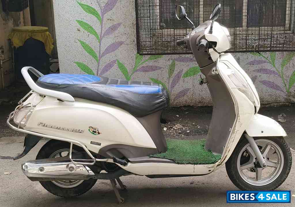 White Suzuki Access 125