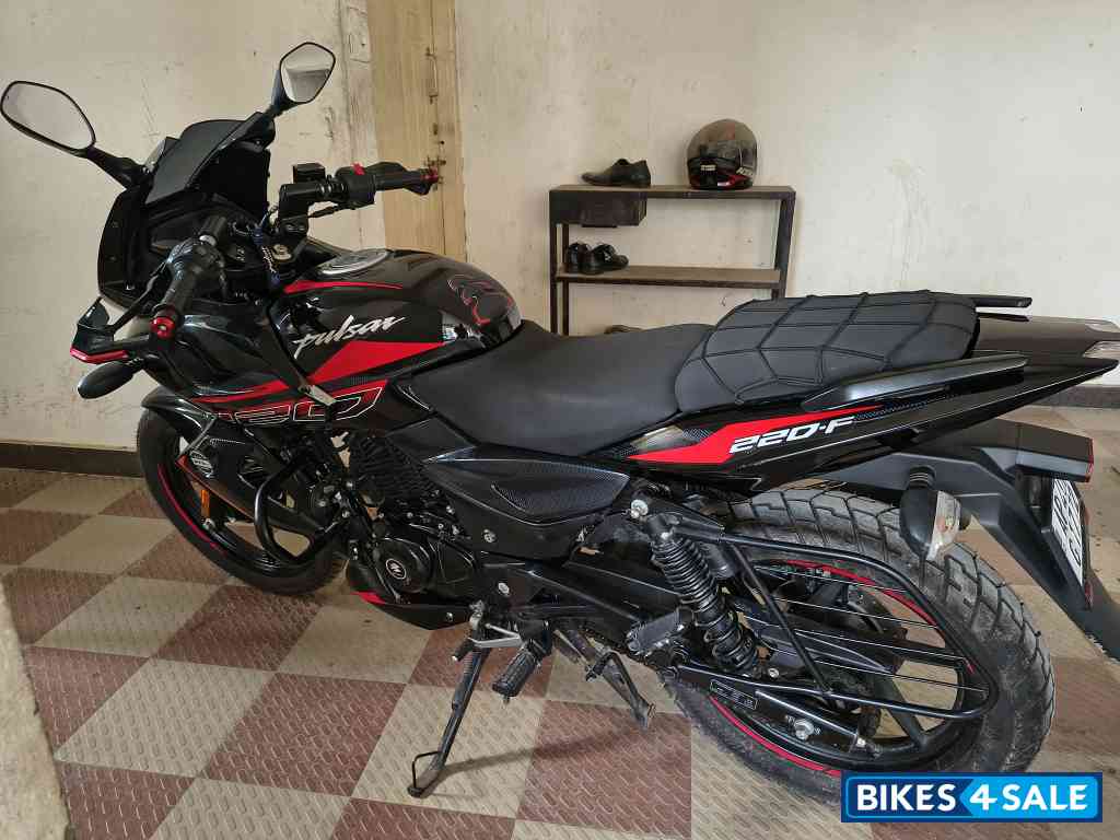 Bajaj Pulsar 220F