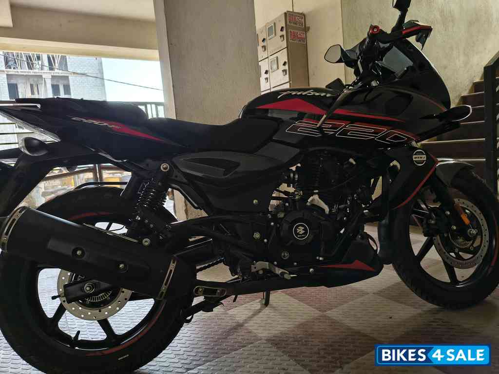 Bajaj Pulsar 220F