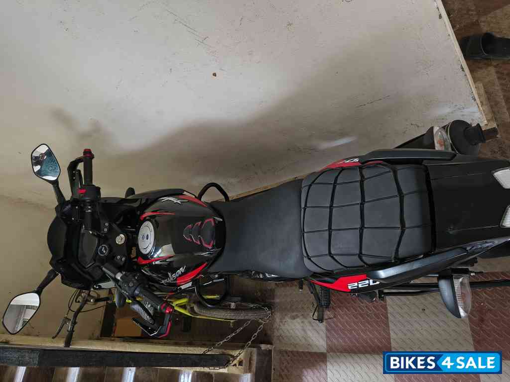 Bajaj Pulsar 220F