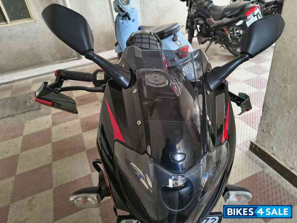 Bajaj Pulsar 220F