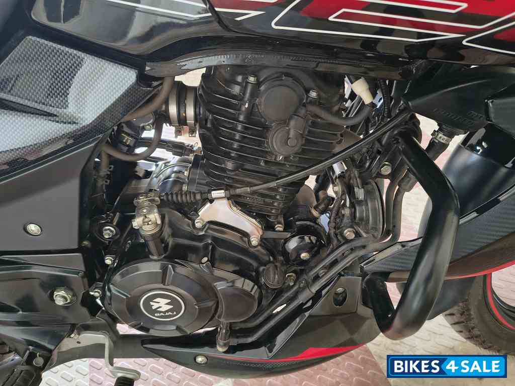 Bajaj Pulsar 220F