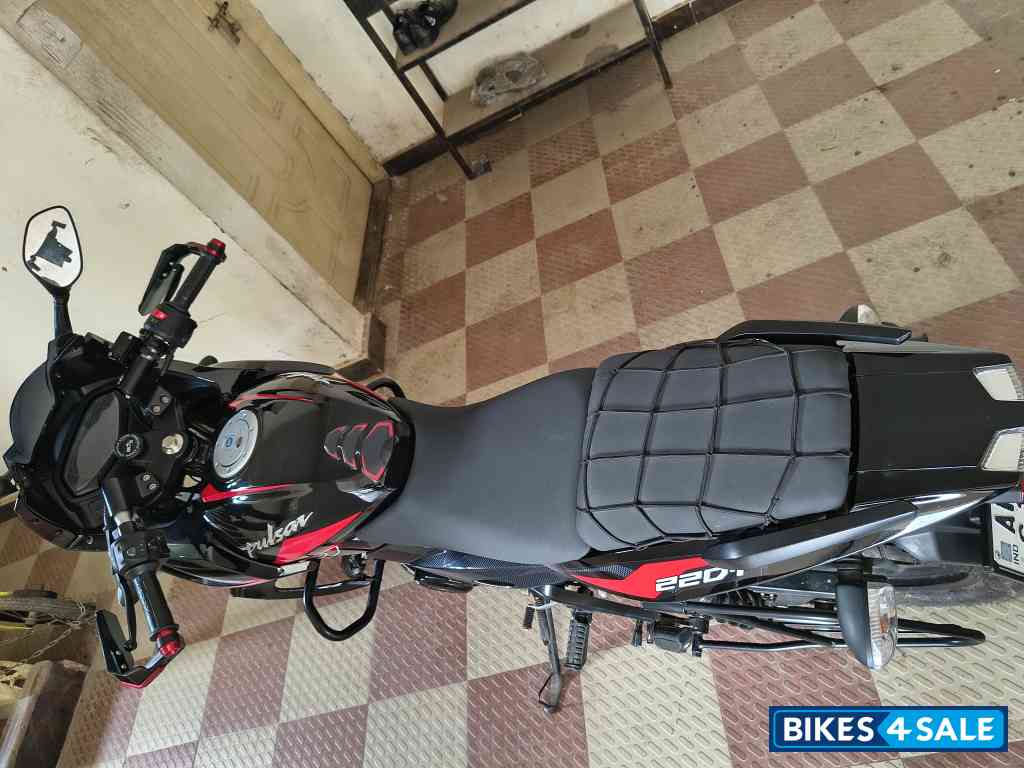 Bajaj Pulsar 220F