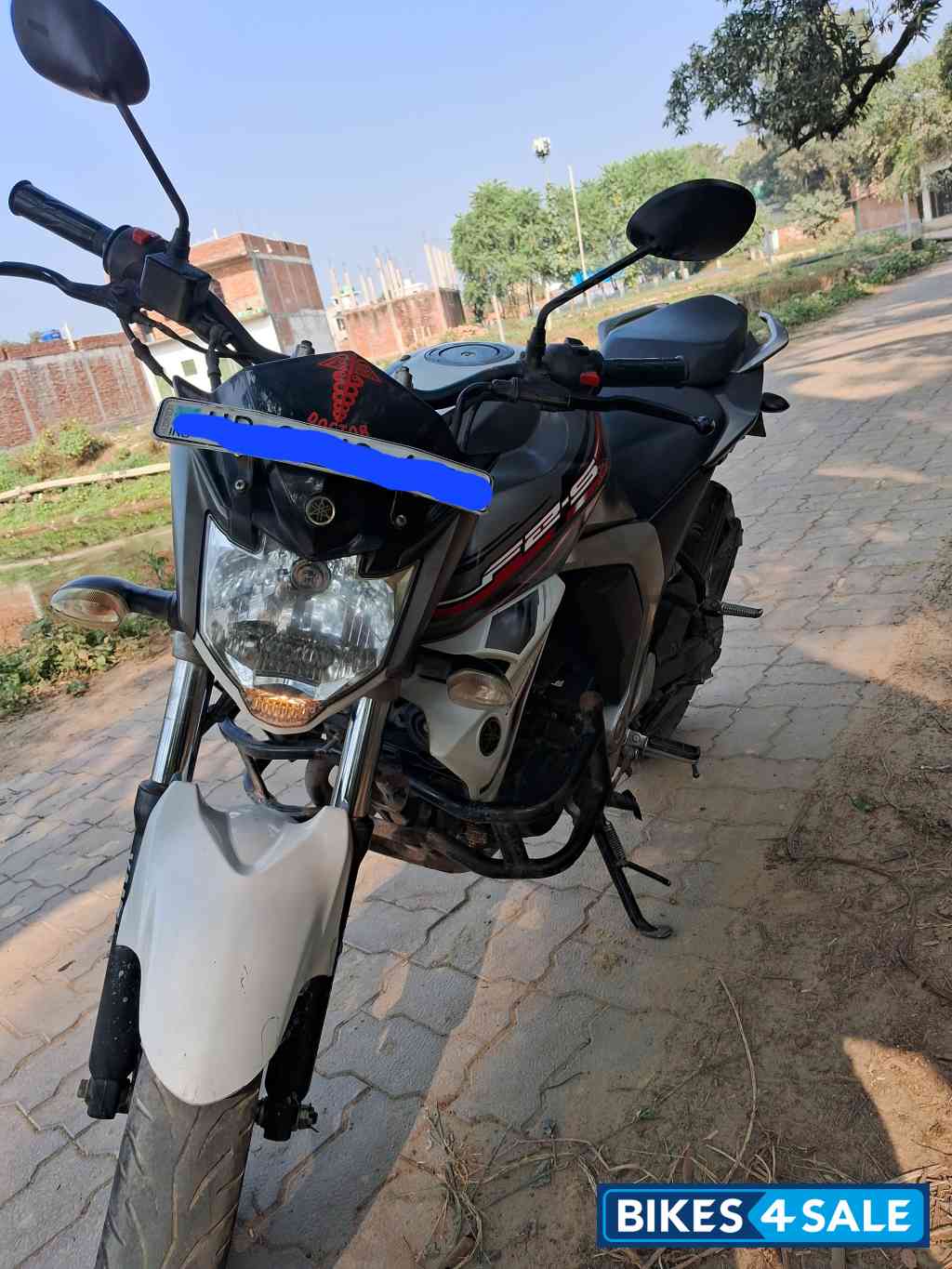 White Brey Black Yamaha FZ-S FI V2