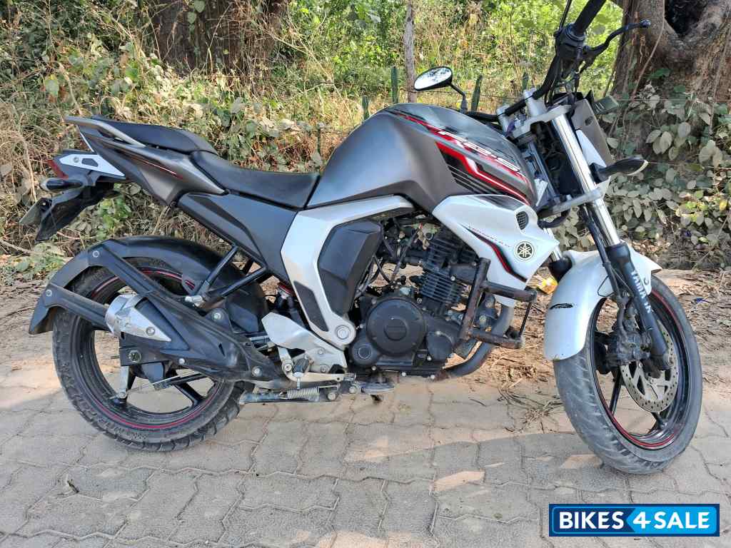 White Brey Black Yamaha FZ-S FI V2