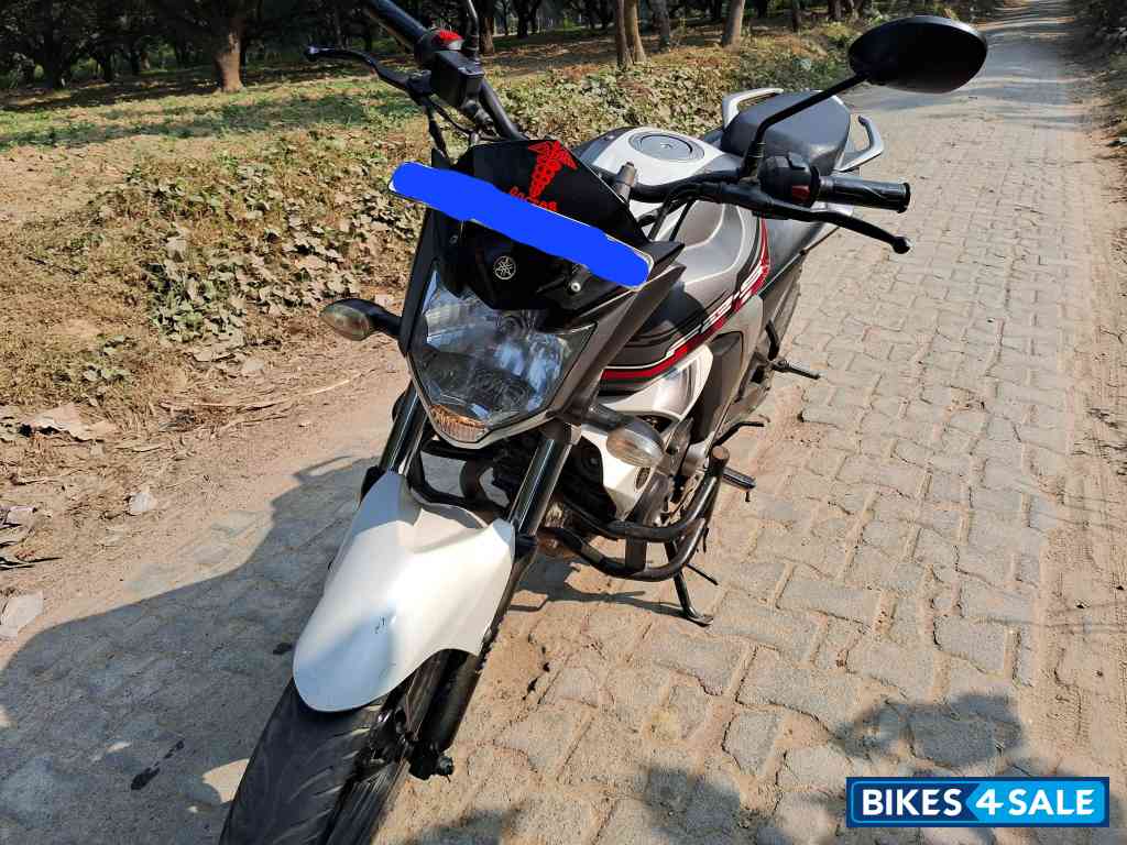White Brey Black Yamaha FZ-S FI V2