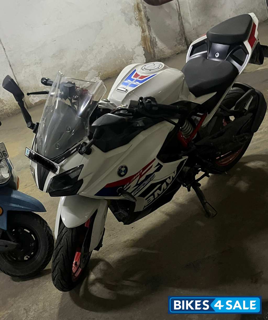 Whitw BMW G 310 RR