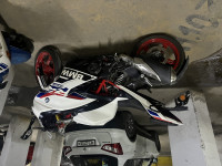 Whitw BMW G 310 RR
