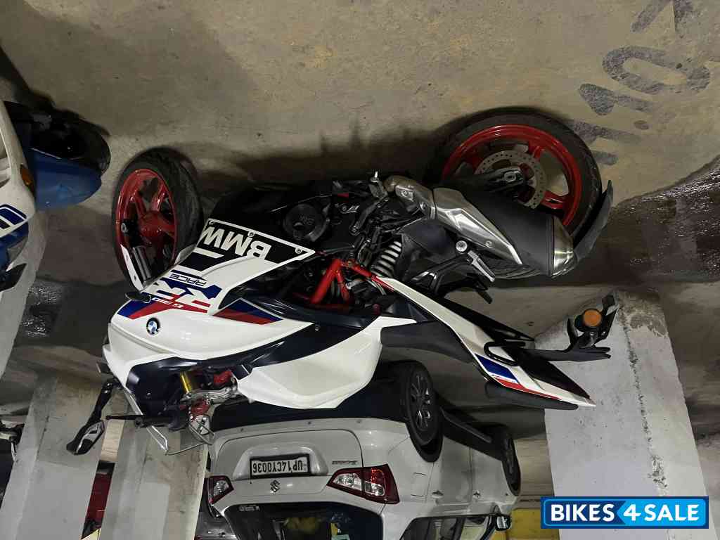 Whitw BMW G 310 RR