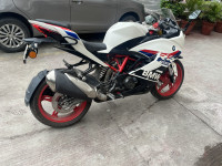 Whitw BMW G 310 RR