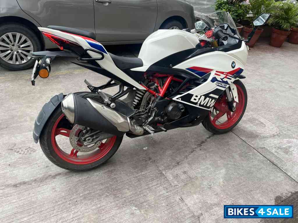 Whitw BMW G 310 RR