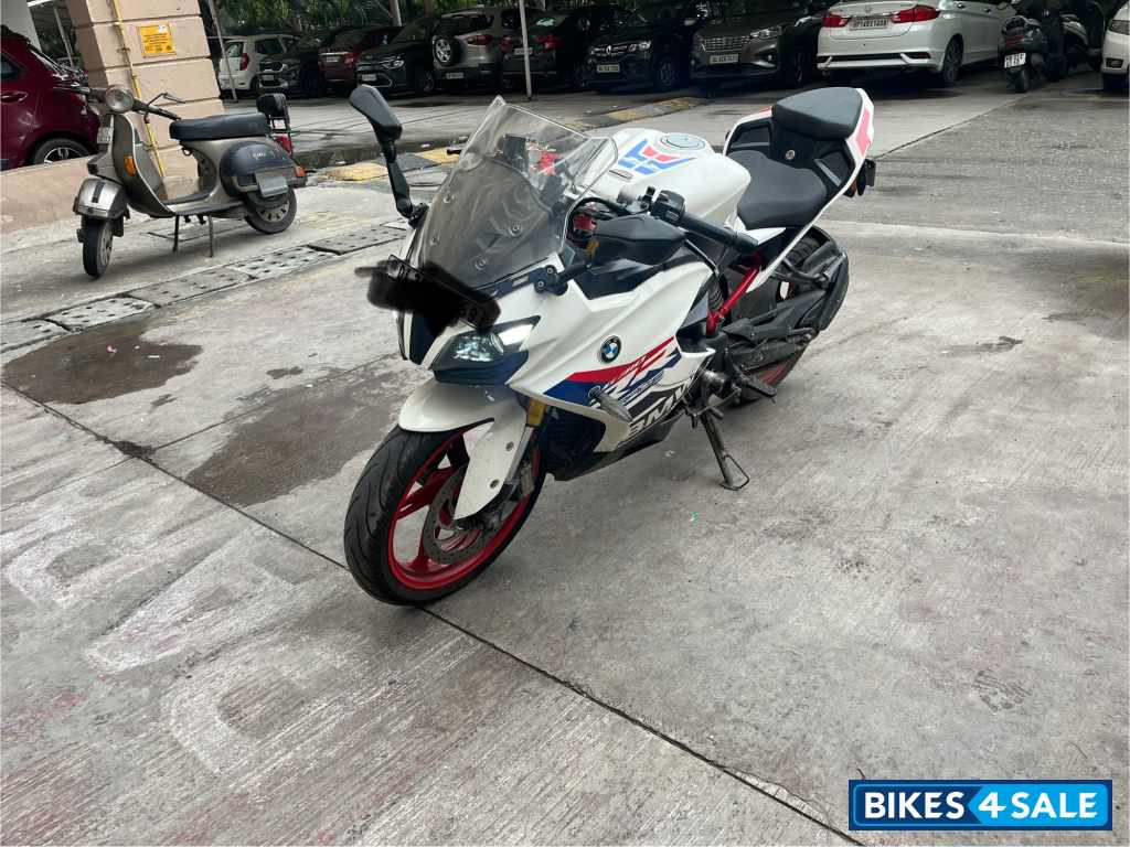 Whitw BMW G 310 RR