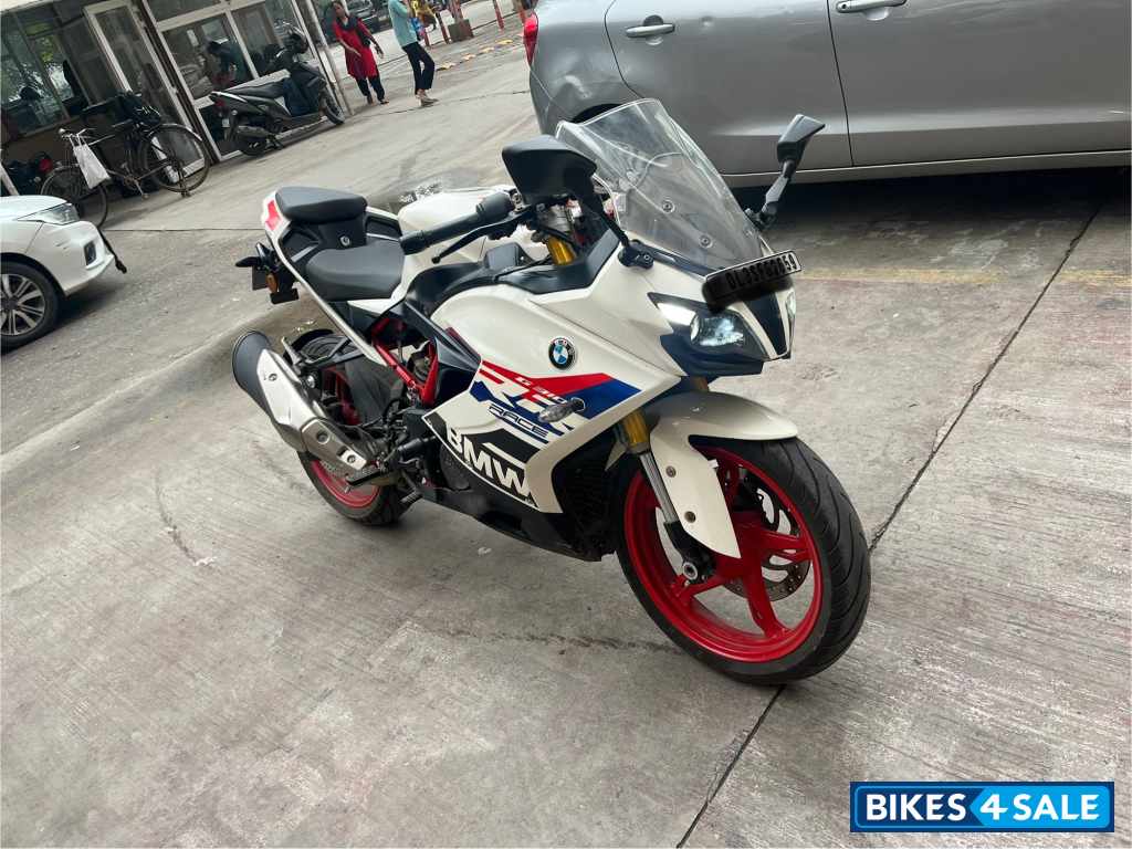 Whitw BMW G 310 RR