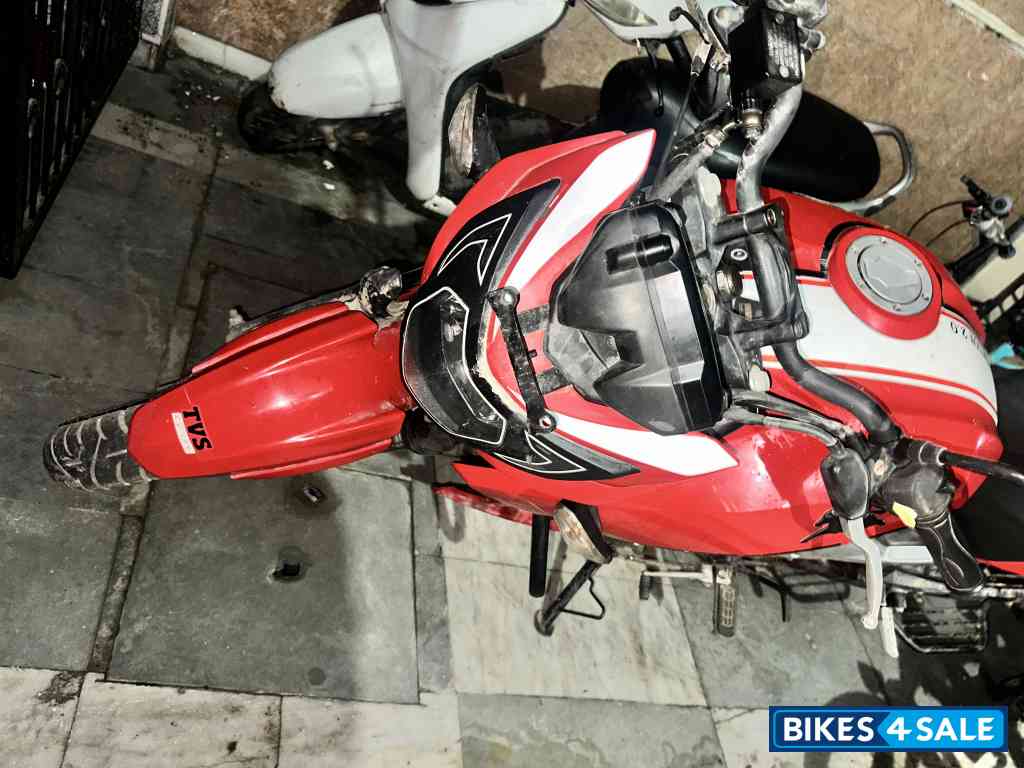 Red TVS Apache RTR 160