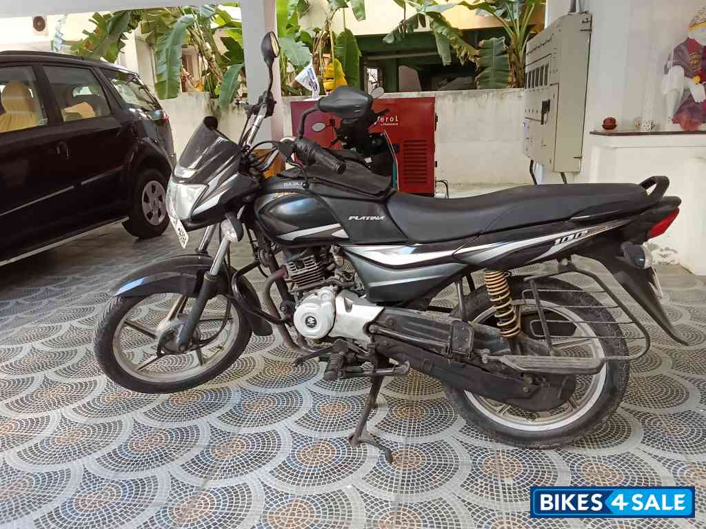 Black Bajaj Platina 100 ES